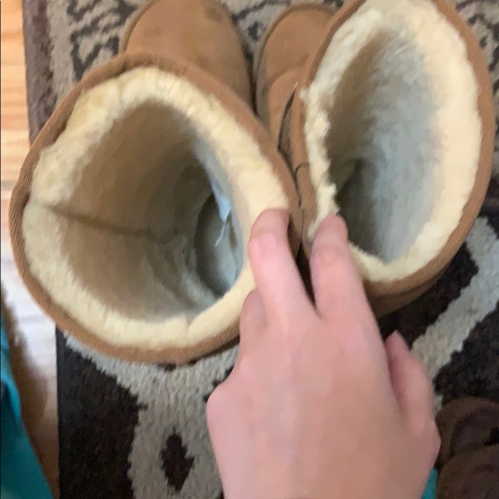 Uggs - Picture 4 of 7